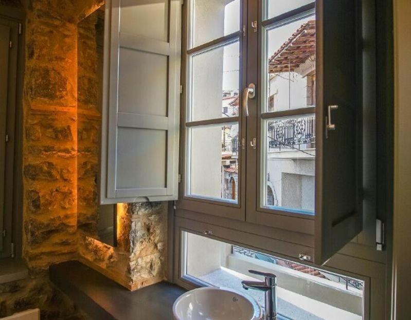 The One * Arachova